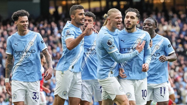City, Brentford'u ezdi, Arsenal'e yaklaştı! haber görseli